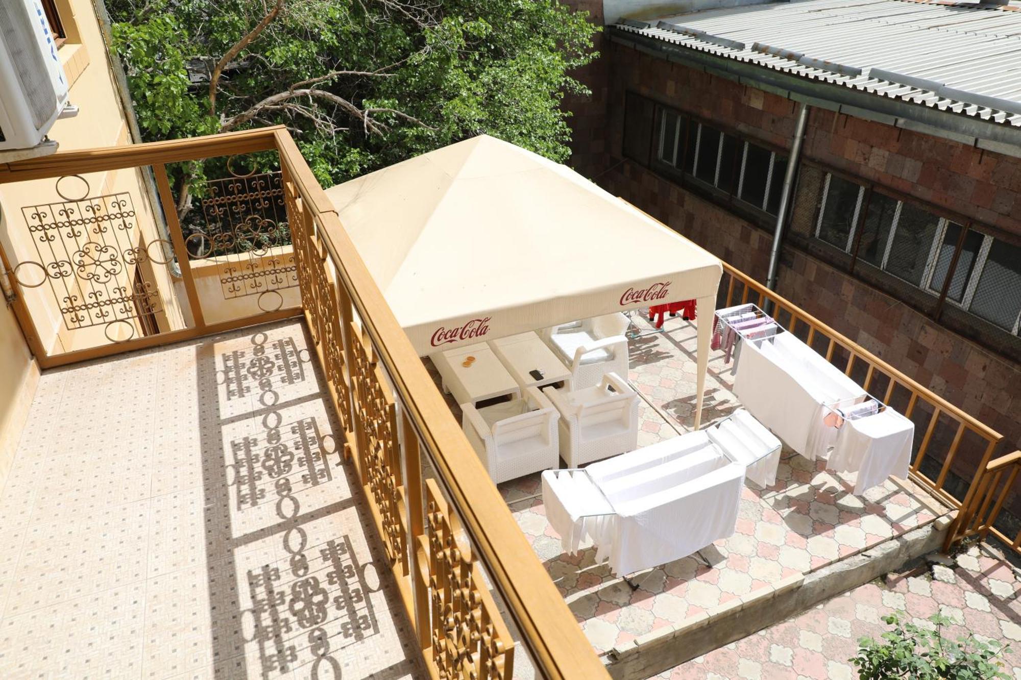 Popock Baghramyan Bed and Breakfast Jerevan Buitenkant foto