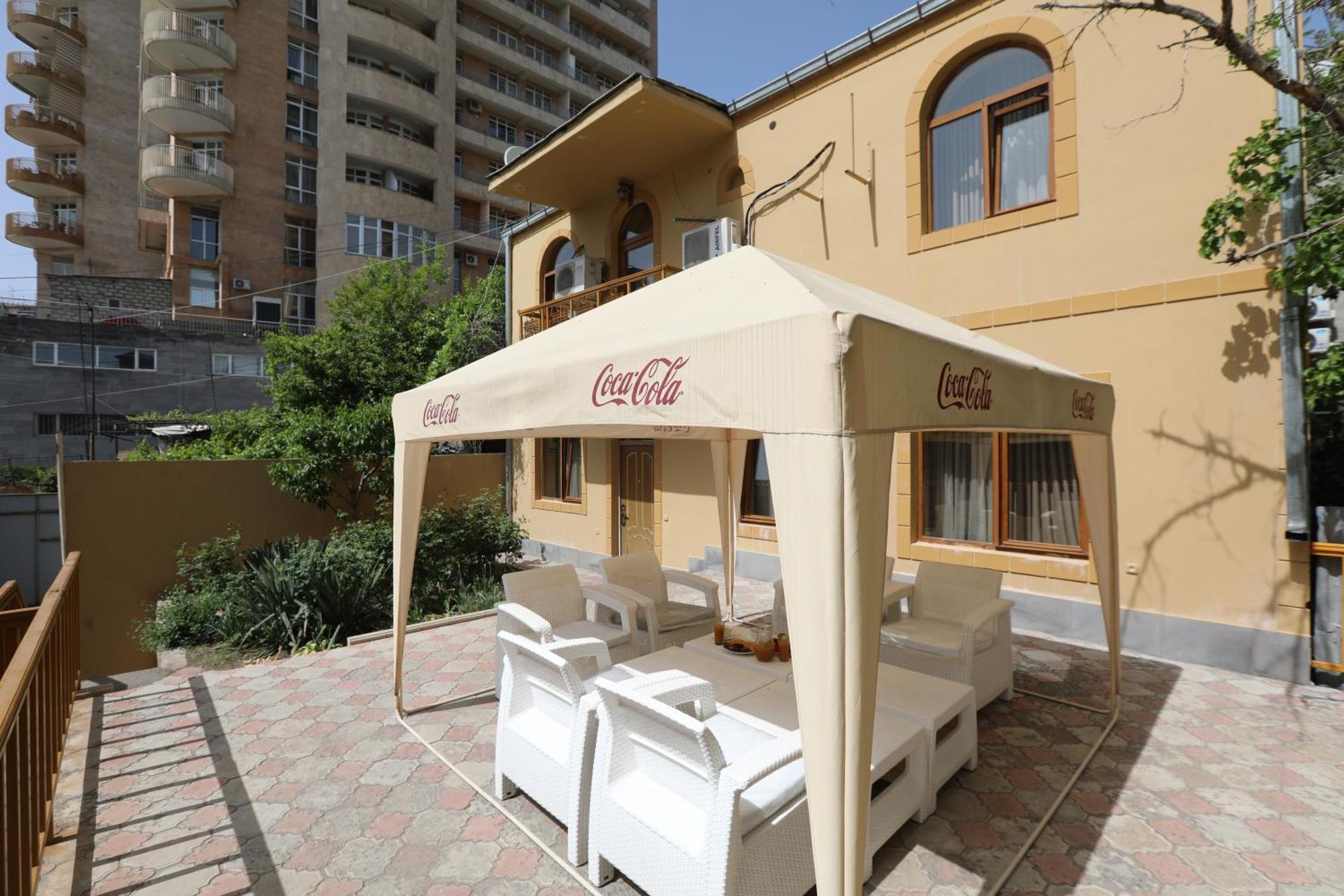 Popock Baghramyan Bed and Breakfast Jerevan Buitenkant foto