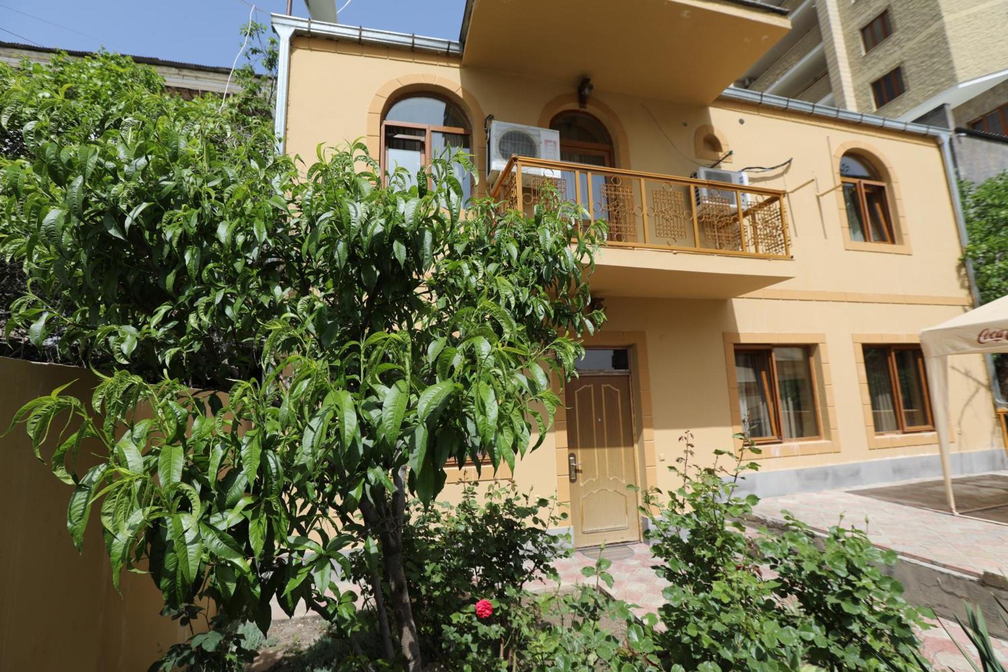 Popock Baghramyan Bed and Breakfast Jerevan Buitenkant foto