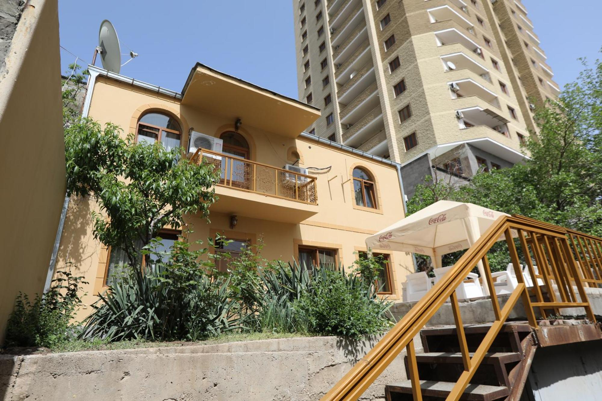 Popock Baghramyan Bed and Breakfast Jerevan Buitenkant foto