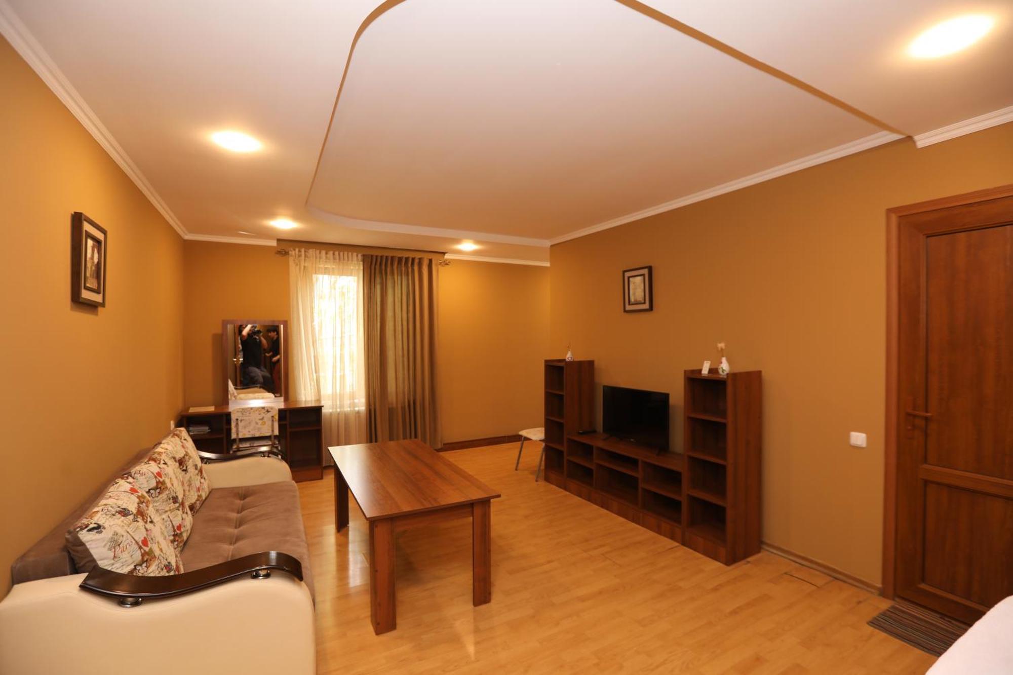 Popock Baghramyan Bed and Breakfast Jerevan Buitenkant foto