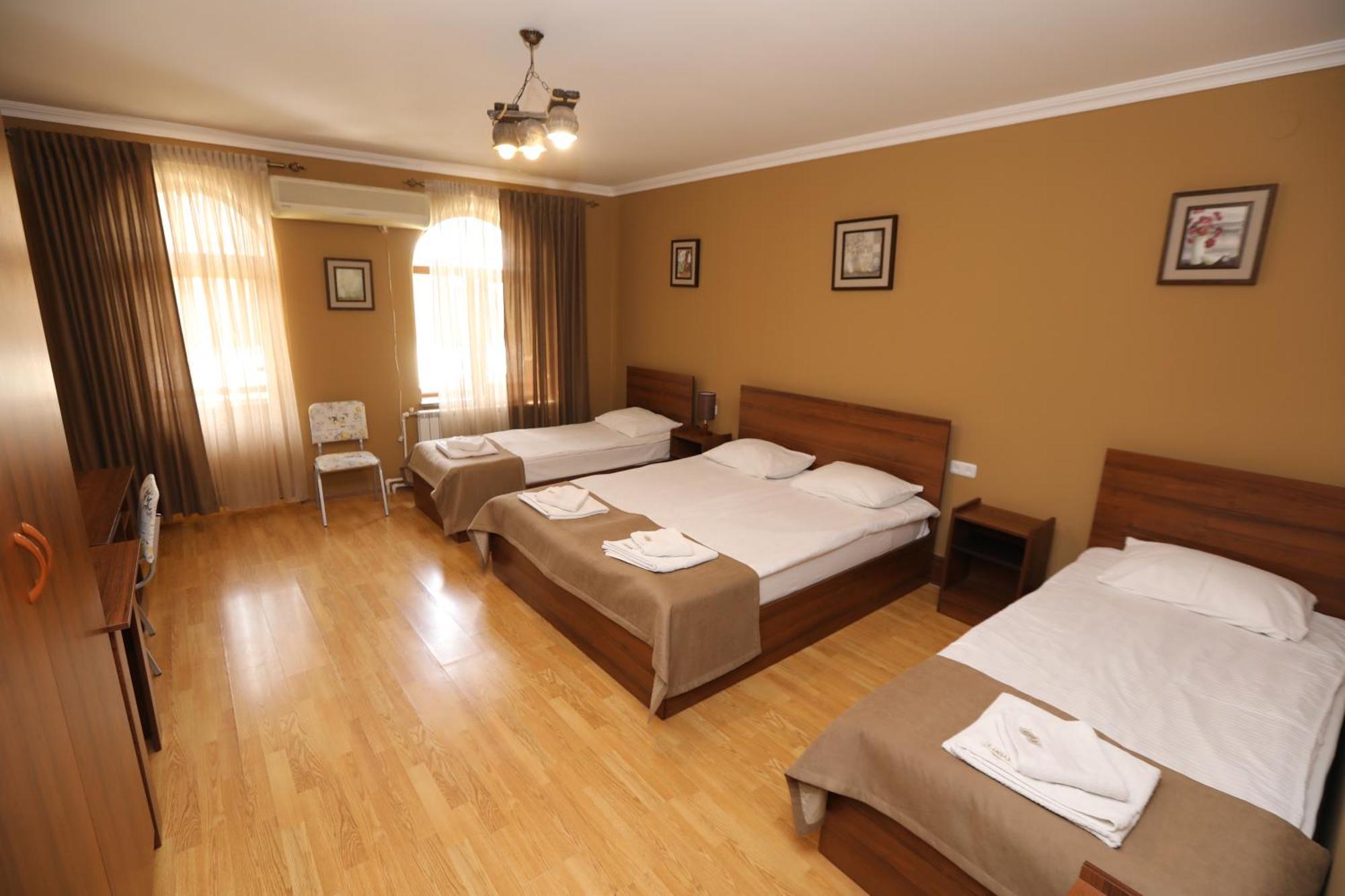 Popock Baghramyan Bed and Breakfast Jerevan Buitenkant foto