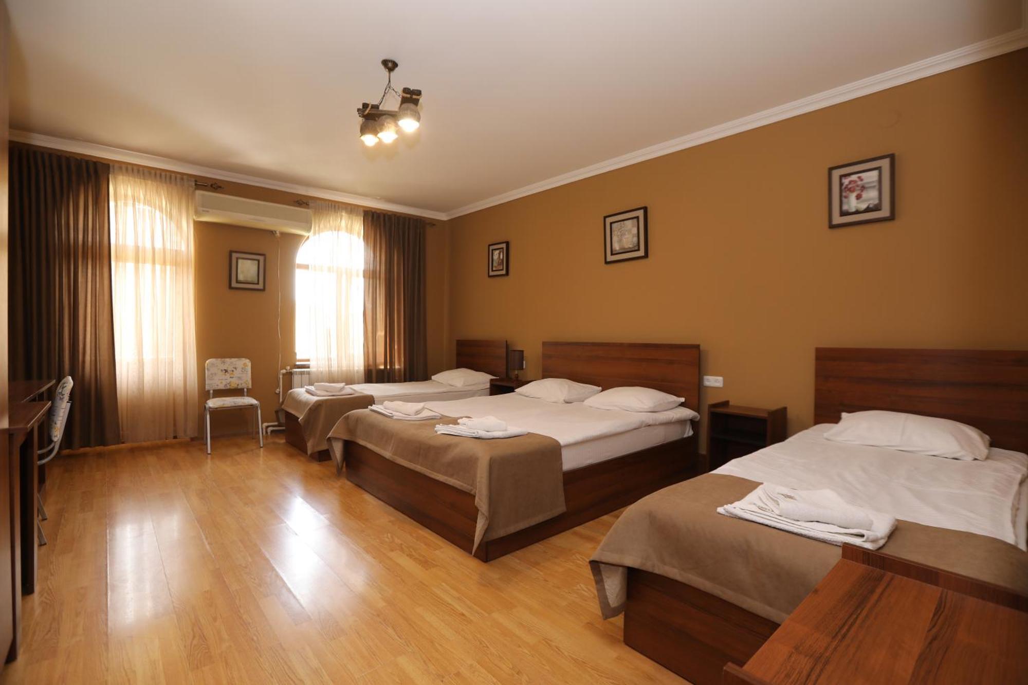 Popock Baghramyan Bed and Breakfast Jerevan Buitenkant foto