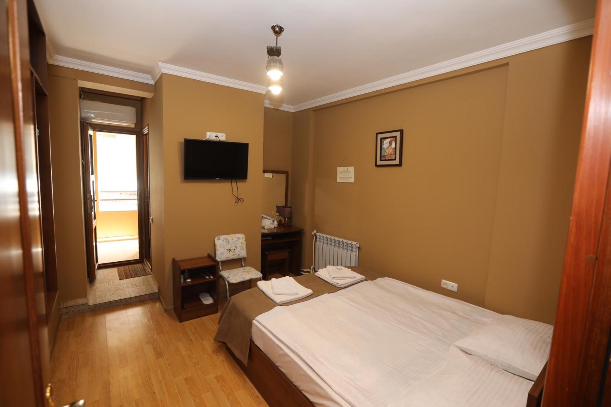 Popock Baghramyan Bed and Breakfast Jerevan Buitenkant foto