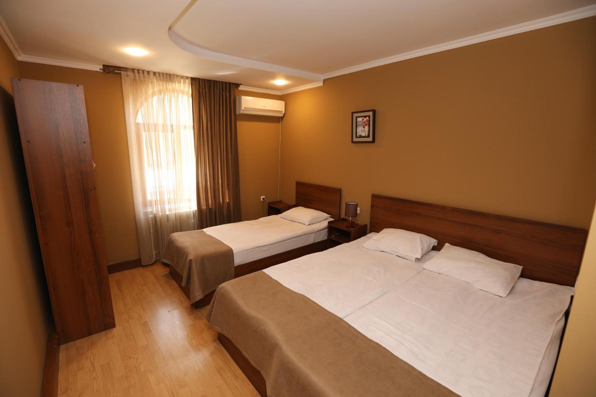Popock Baghramyan Bed and Breakfast Jerevan Buitenkant foto