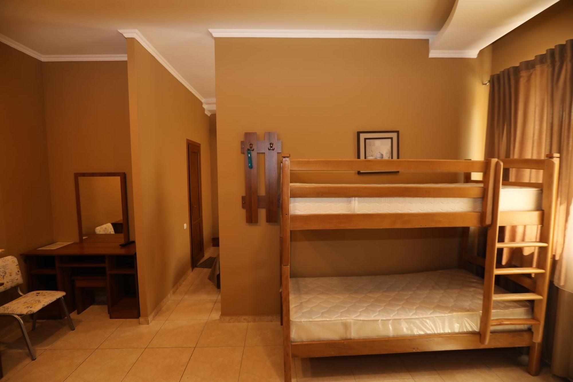 Popock Baghramyan Bed and Breakfast Jerevan Buitenkant foto