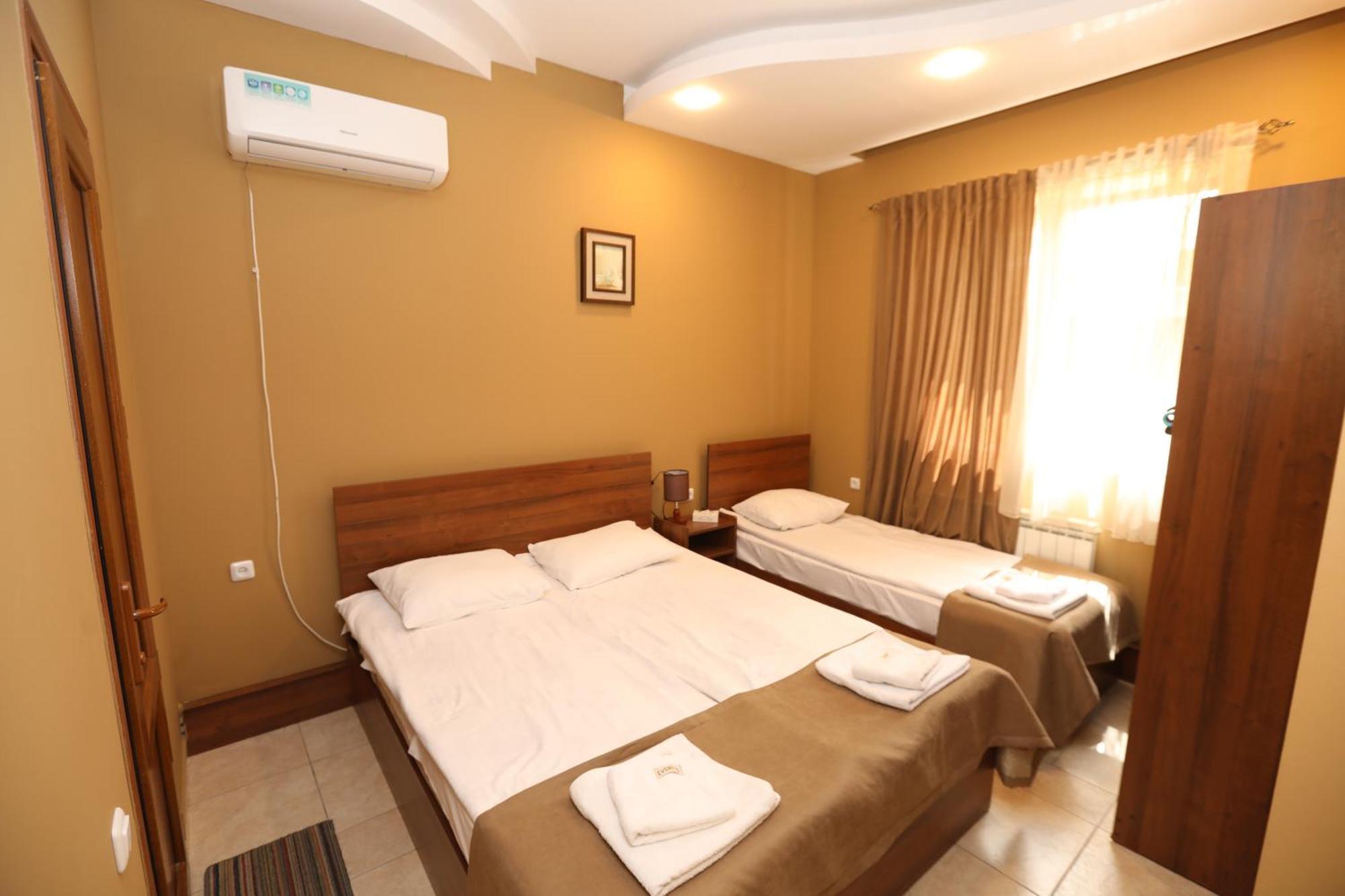 Popock Baghramyan Bed and Breakfast Jerevan Buitenkant foto