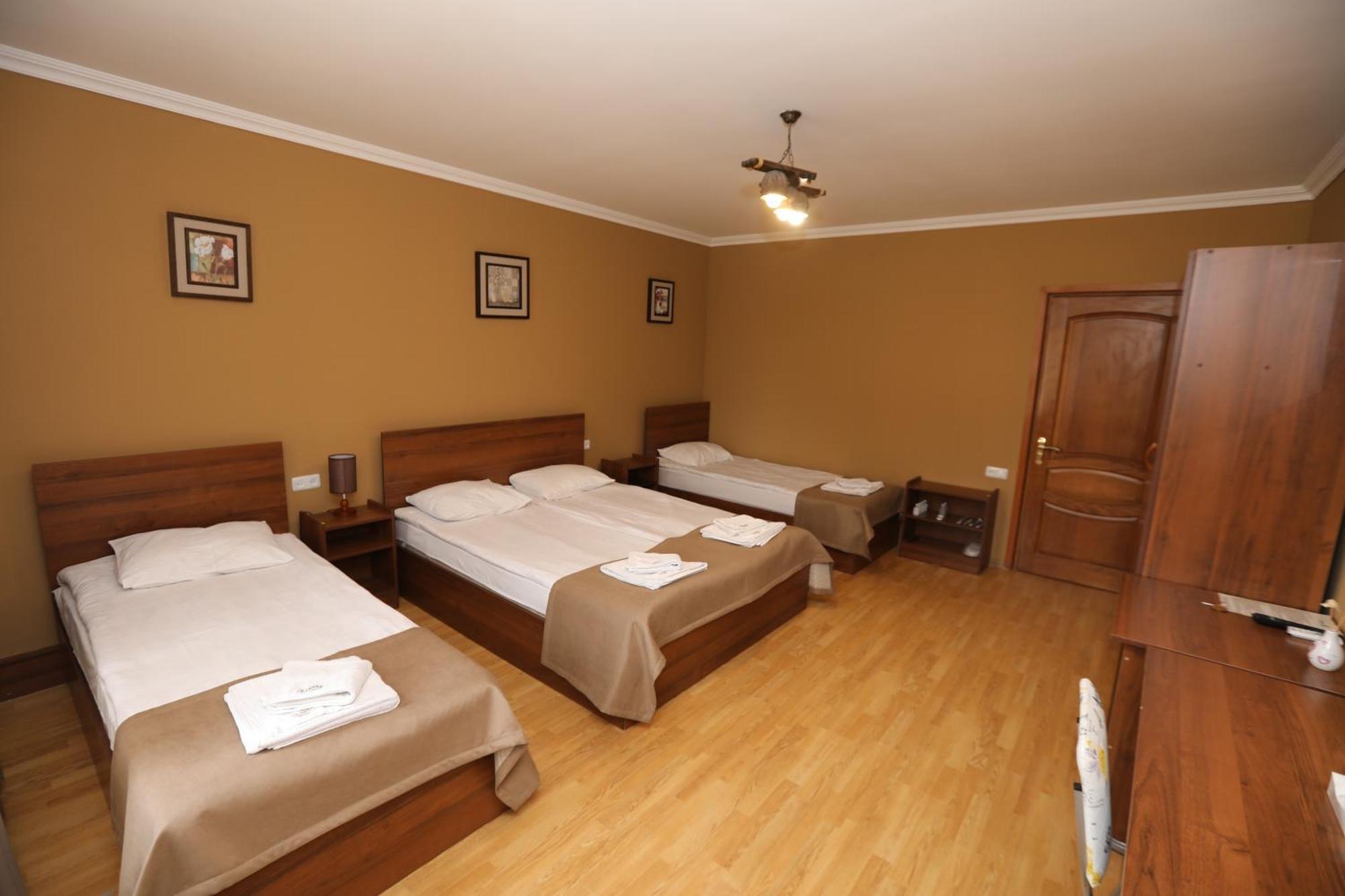 Popock Baghramyan Bed and Breakfast Jerevan Buitenkant foto