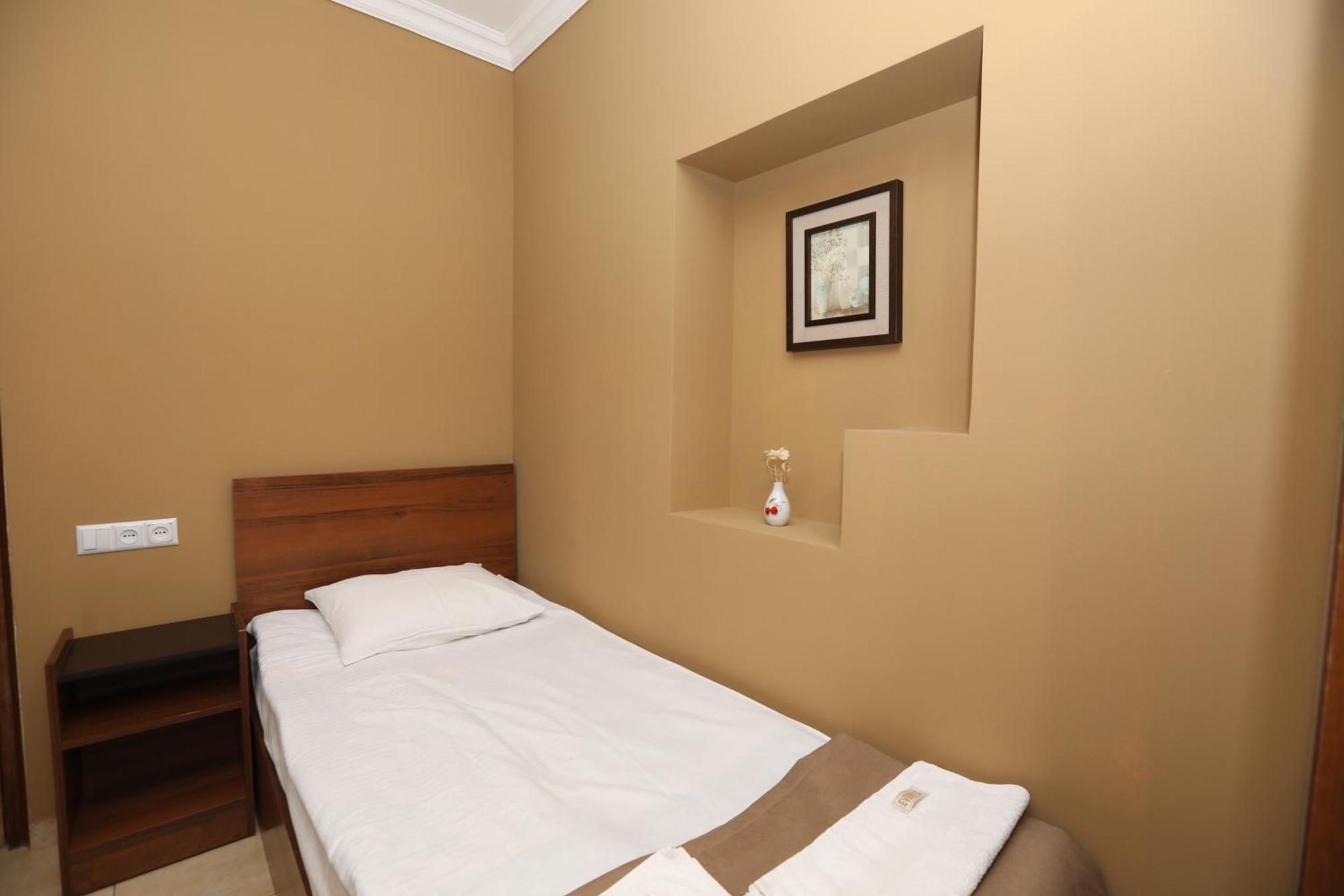 Popock Baghramyan Bed and Breakfast Jerevan Buitenkant foto