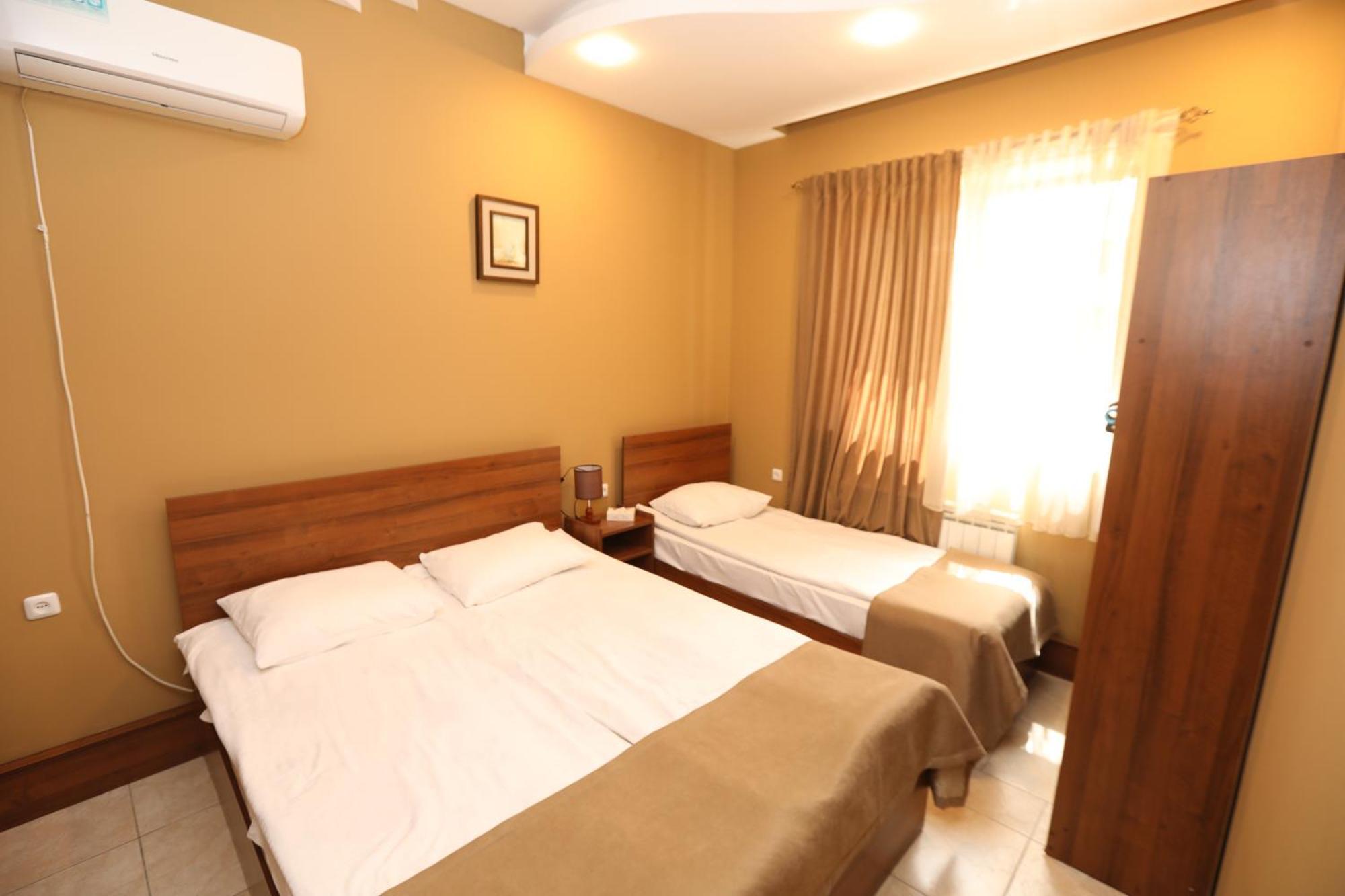 Popock Baghramyan Bed and Breakfast Jerevan Buitenkant foto